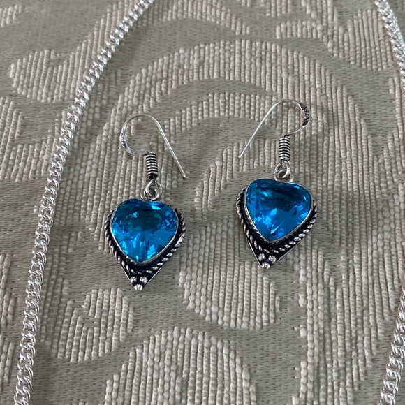 Heart Necklace and Earrings - Picture 3 of 12